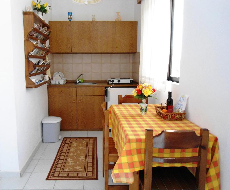 Evi Apartments And Studios Theológos Habitación foto